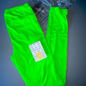 LuLaRoe NIP OS Neon Green Leggings 😎